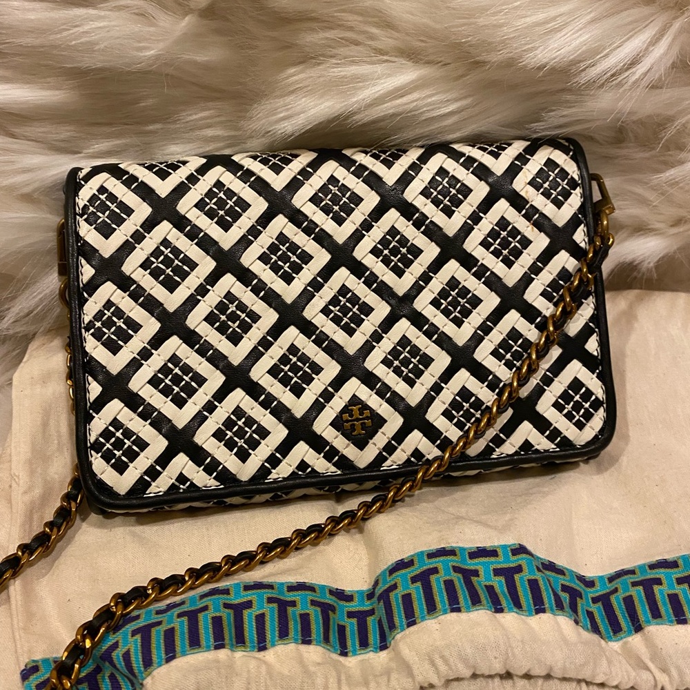 NWOT! Tory Burch black and white woven crossbody bag